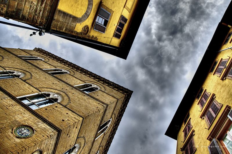 Vue de l'architecture à Venise (Italie) en contre plongée un jour d'orage