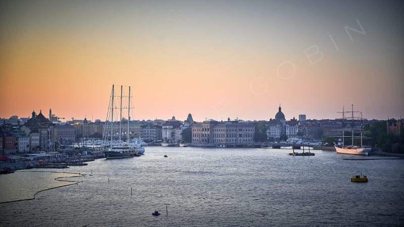 Vue sur le port de Stockholm le jour (Suède) avec ses immenses voiliers