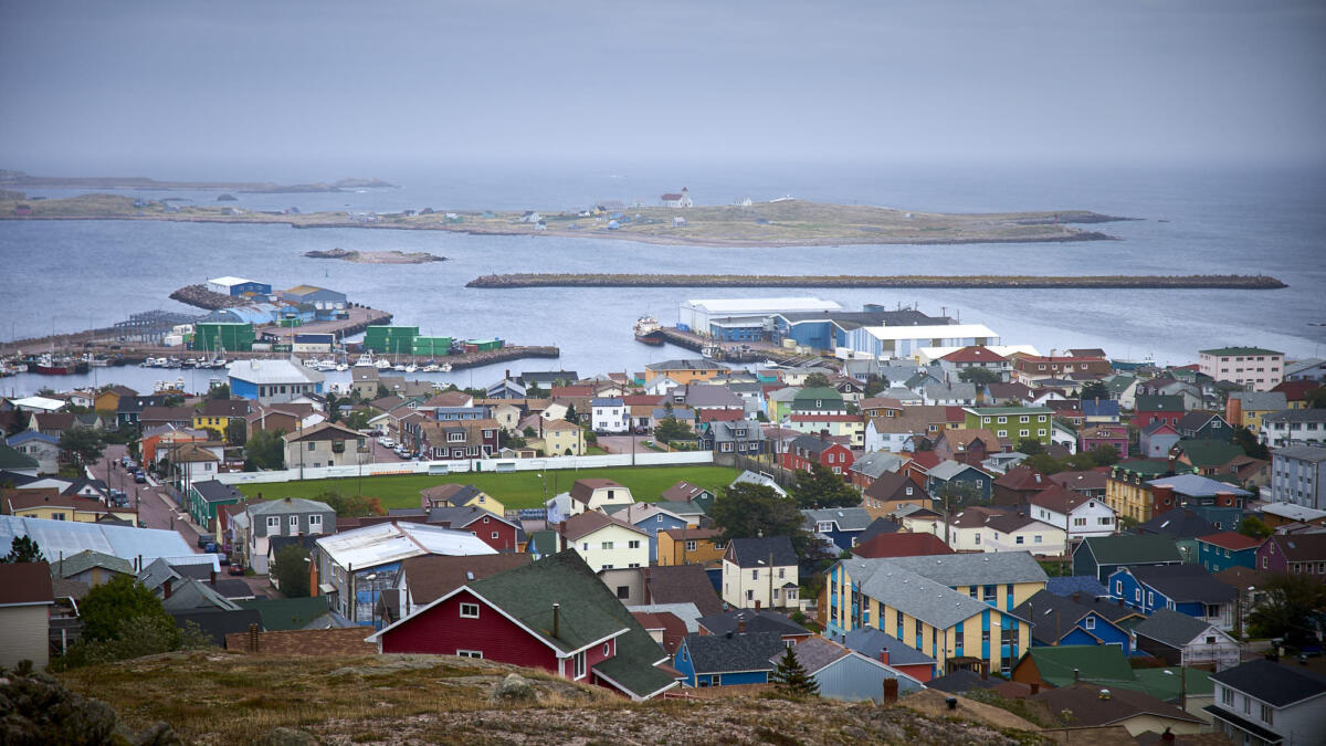 Vue plongeante sur la ville de St Pierre  