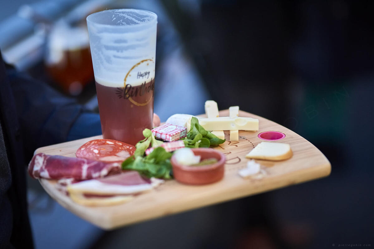 160 Au Levrette café, on mange aussi...    