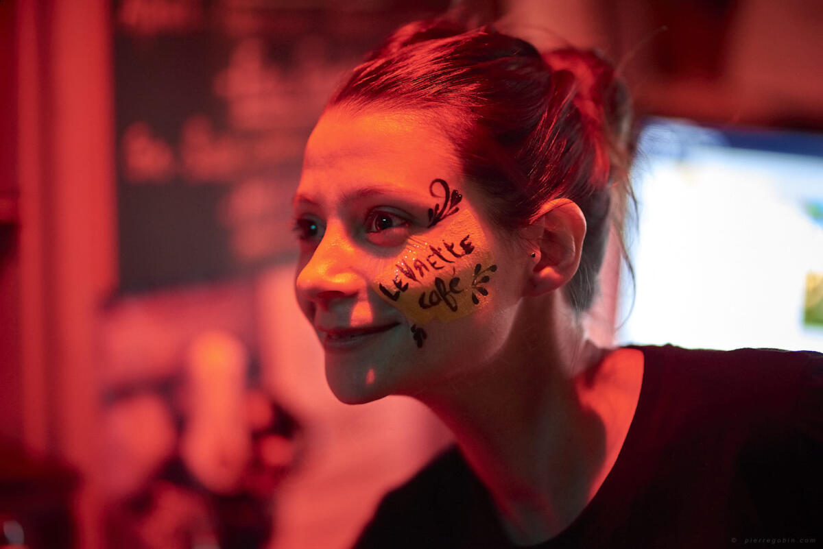 190 Joli staff au Levrette café    