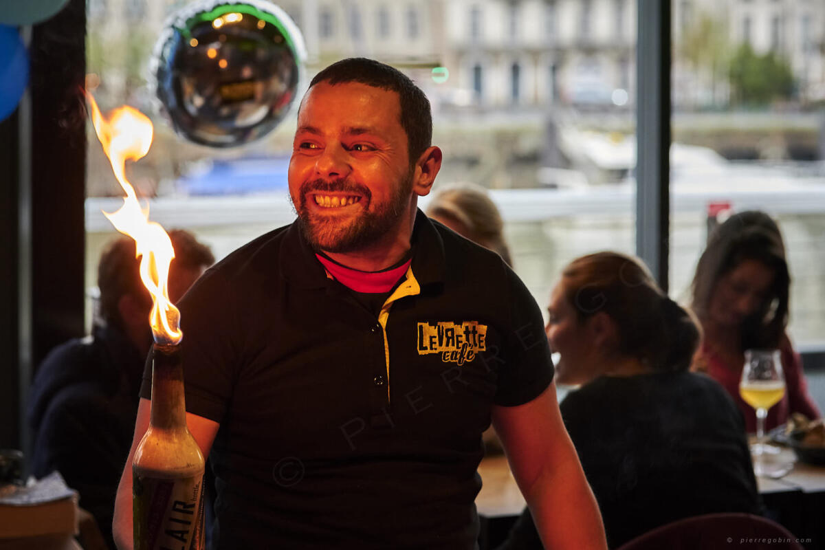 20190405 Levrette Cafe 2 ans 4832  