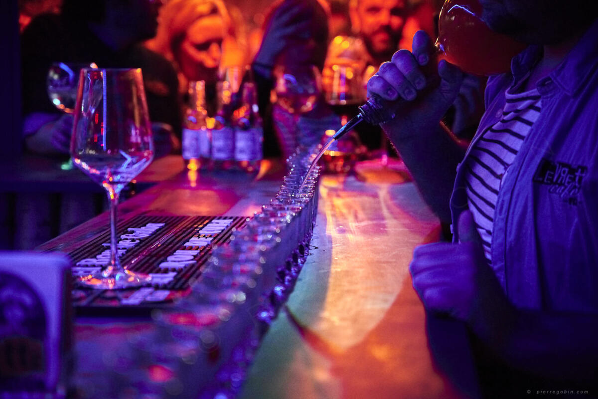 20190405 Levrette Cafe 2 ans 5081  