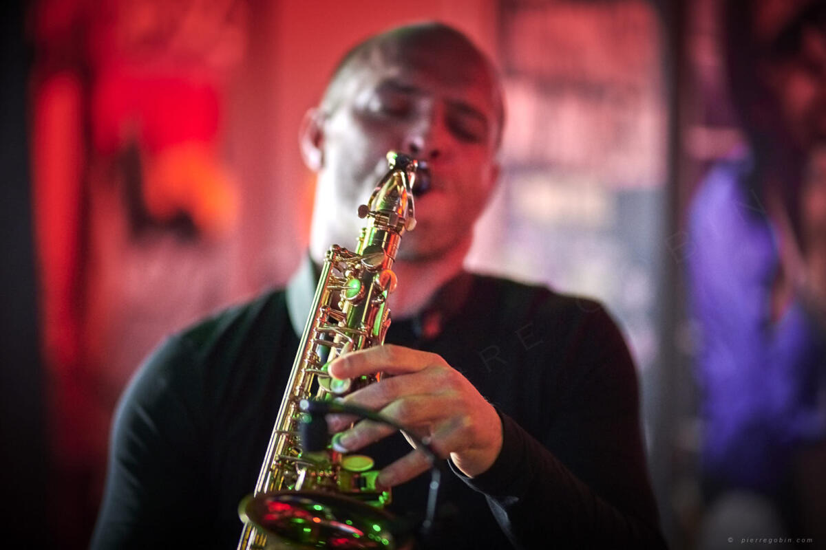 20190406 Levrette Cafe 2 ans 5270  