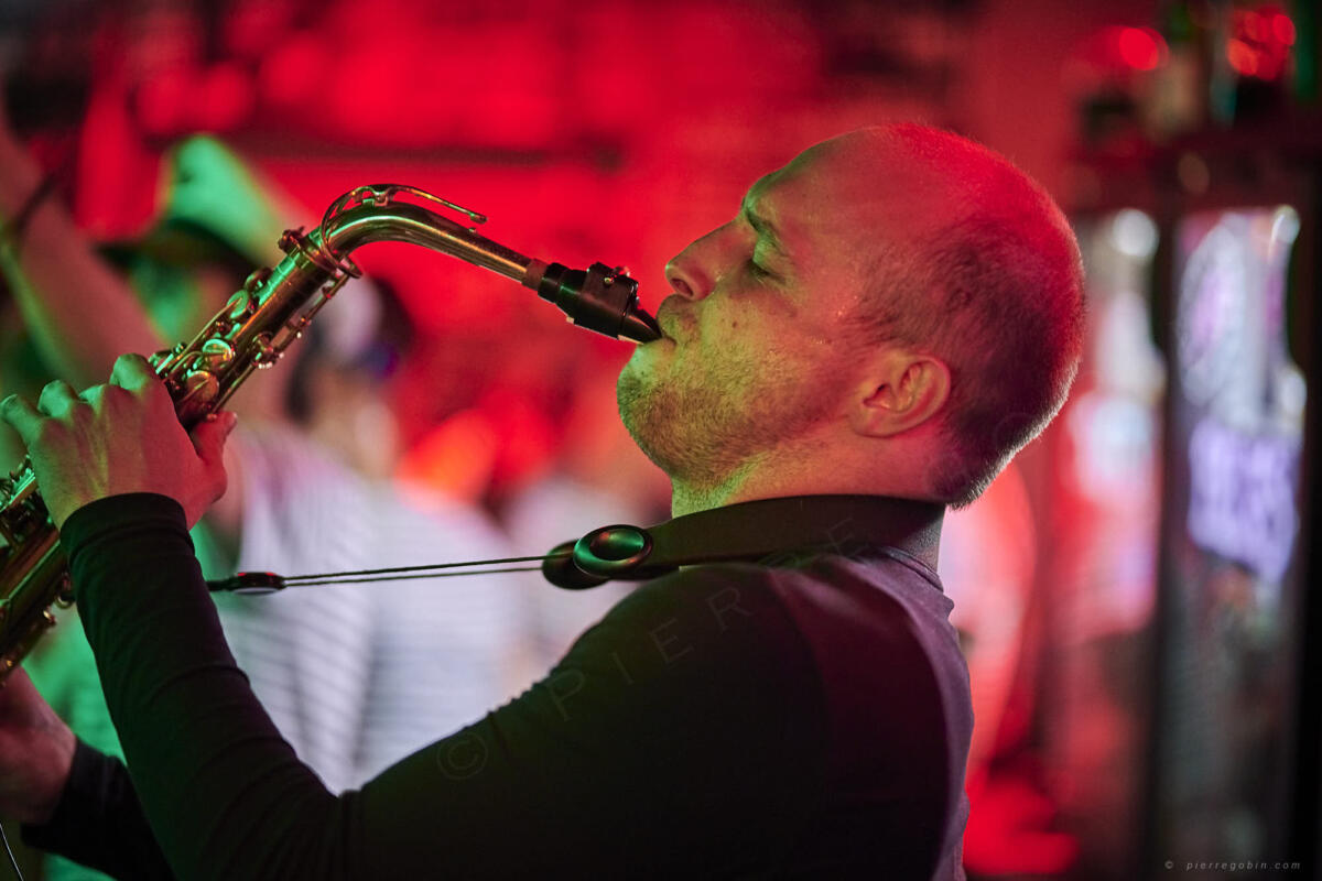 20190406 Levrette Cafe 2 ans 5347  