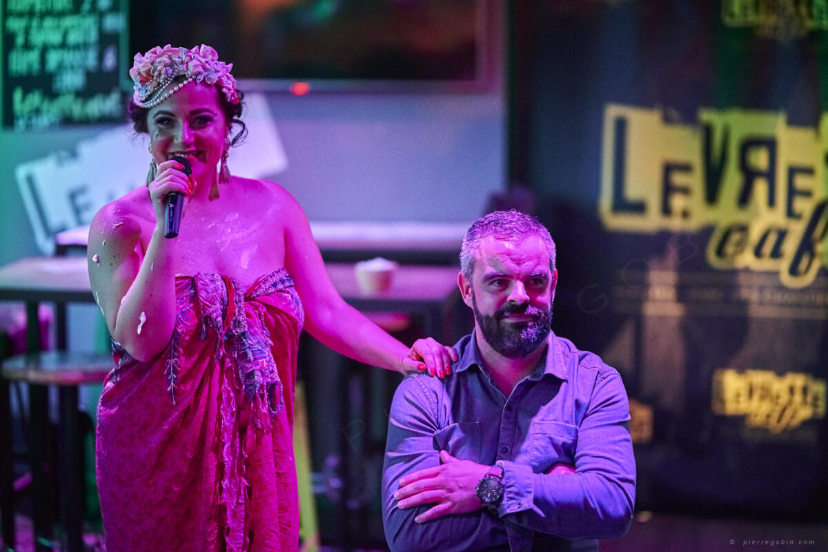 20190405 Levrette Cafe 2 ans 4954    