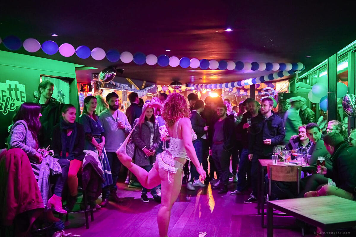 20190405 Levrette Cafe 2 ans 5025    