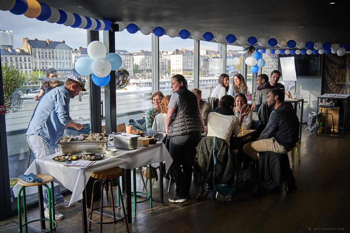 20190406 Levrette Cafe 2 ans 5185    