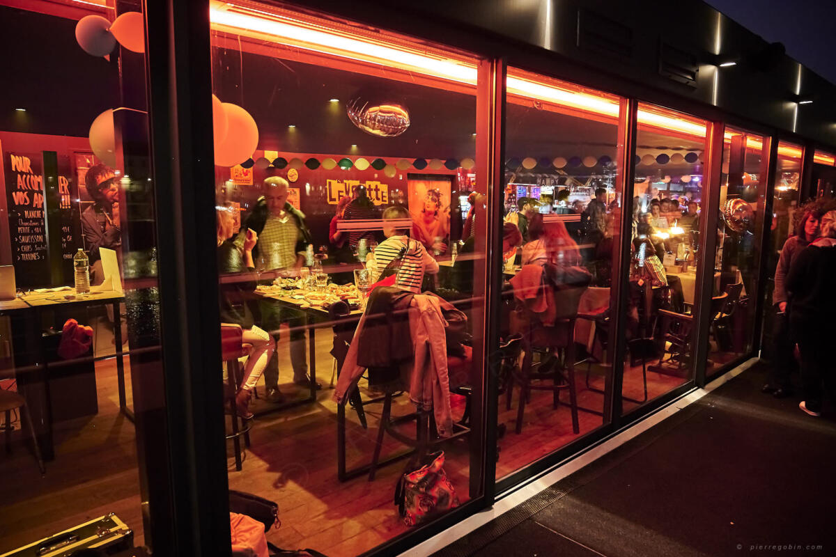 20190406 Levrette Cafe 2 ans 5305    