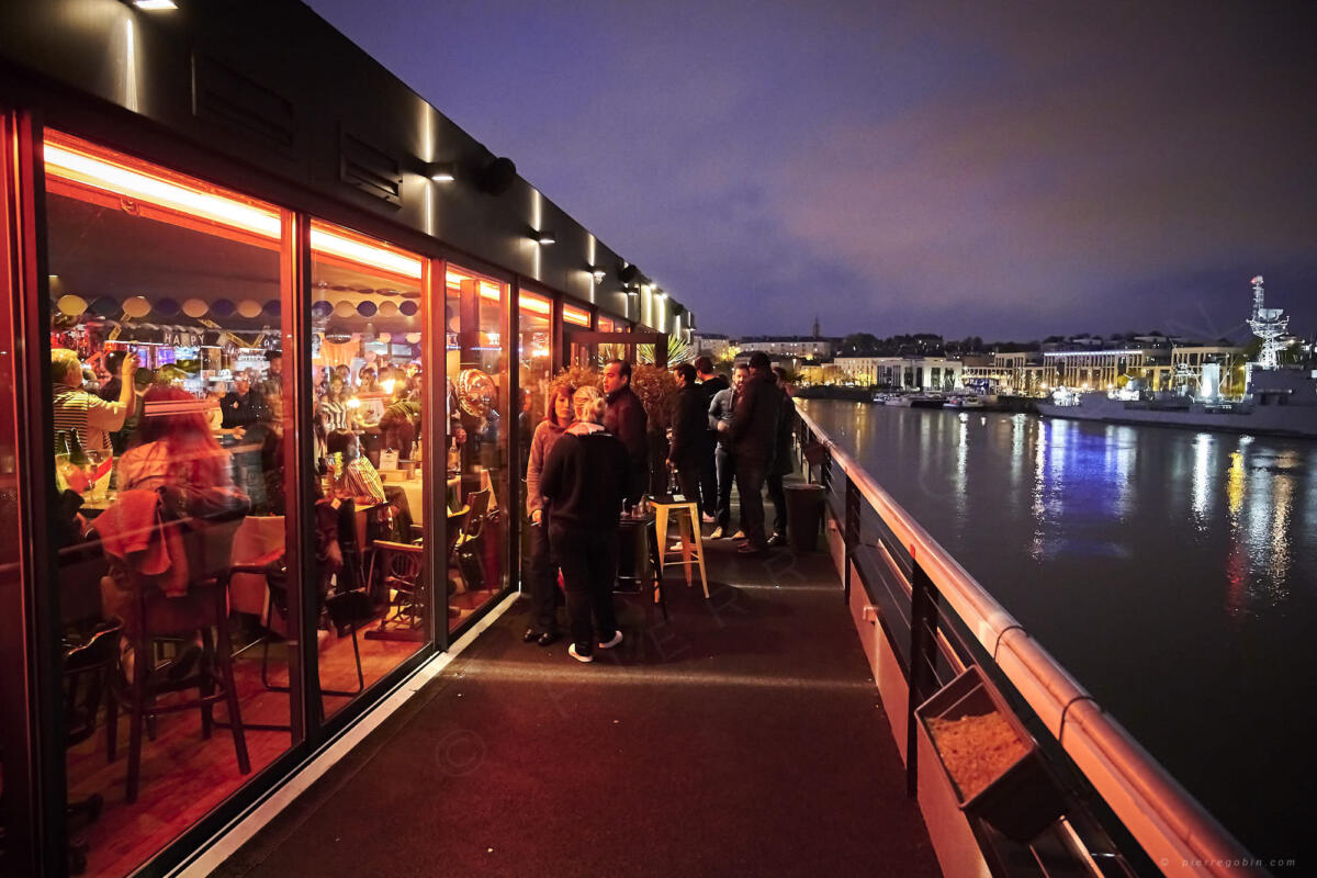 20190406 Levrette Cafe 2 ans 5307    