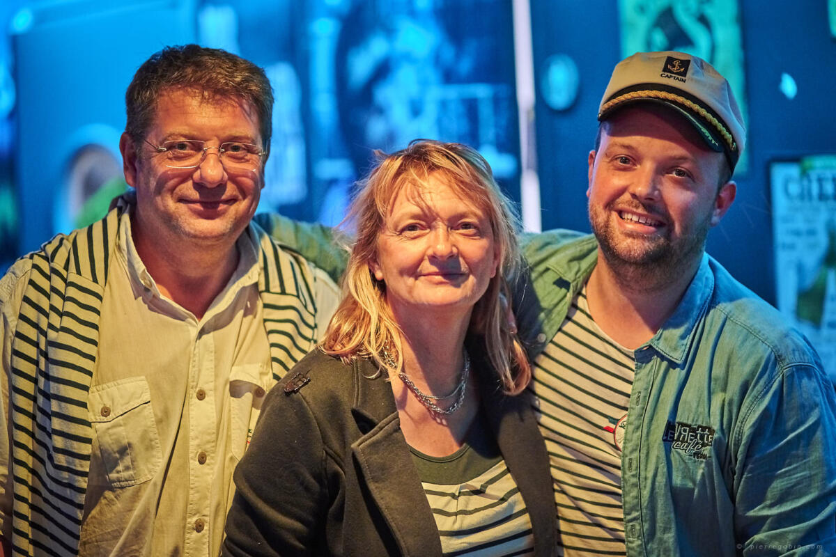 20190406 Levrette Cafe 2 ans 5359    